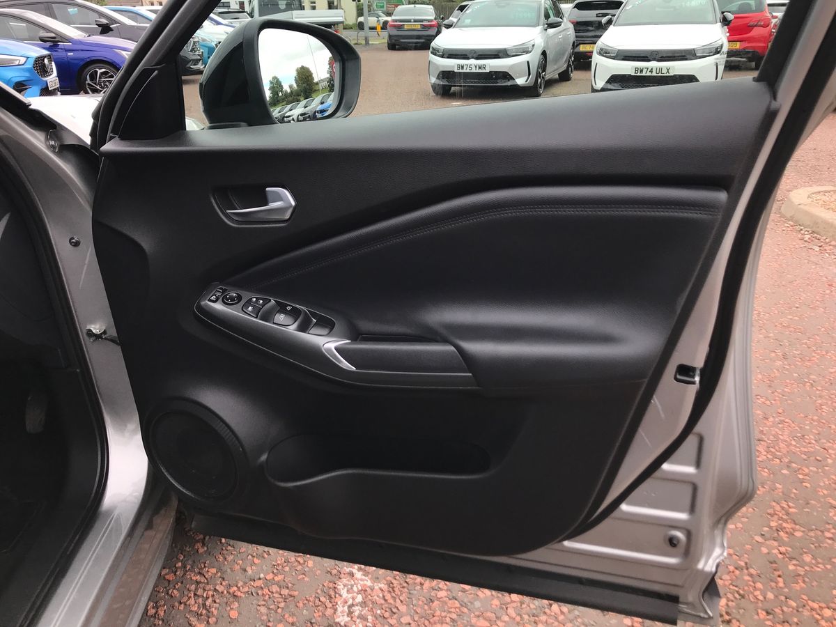 2025 Nissan Juke 1.0 DiG-T N-Connecta 5dr DCT - vehicle photo 16 for sale on PureCar