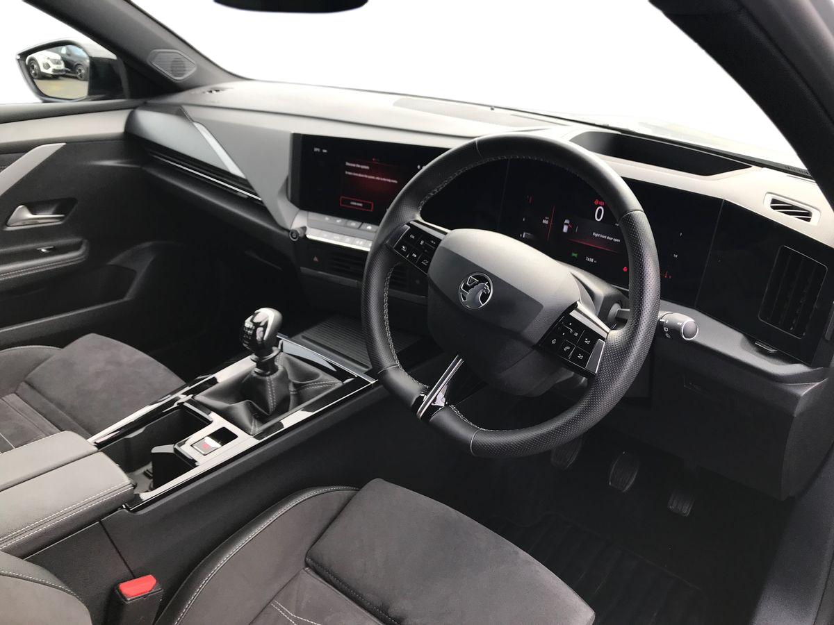 2025 Vauxhall Astra 1.2 Turbo 130 Ultimate 5dr - vehicle photo 3 for sale on PureCar