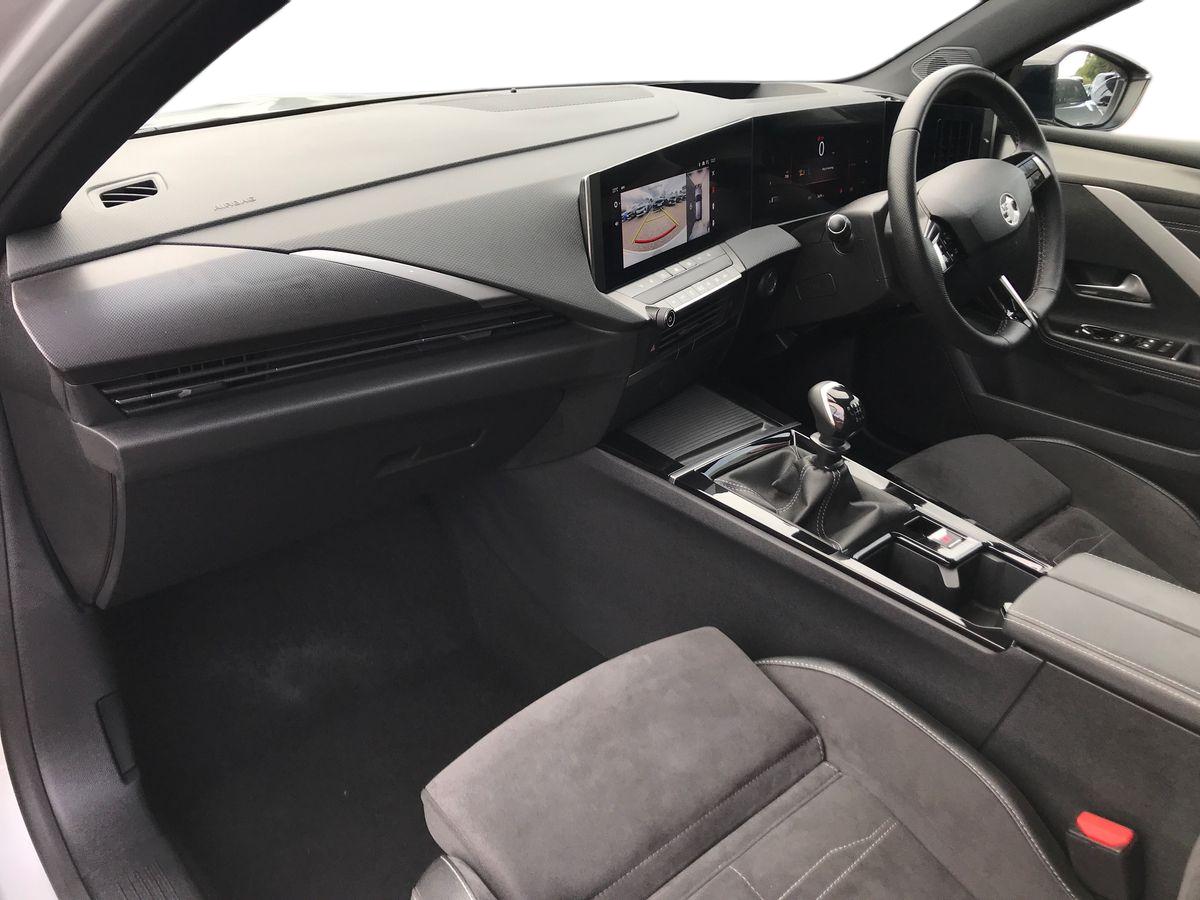 2025 Vauxhall Astra 1.2 Turbo 130 Ultimate 5dr - vehicle photo 5 for sale on PureCar