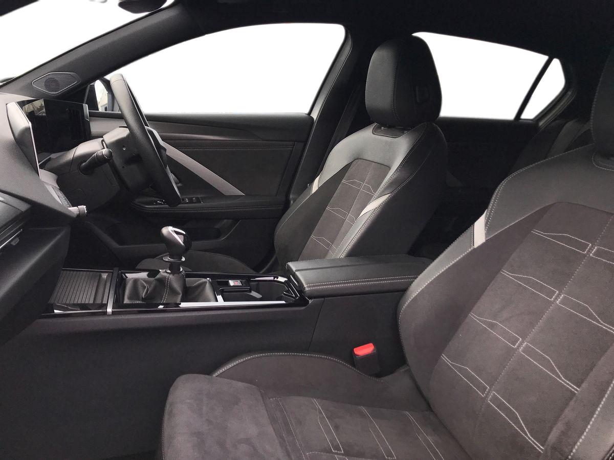 2025 Vauxhall Astra 1.2 Turbo 130 Ultimate 5dr - vehicle photo 6 for sale on PureCar