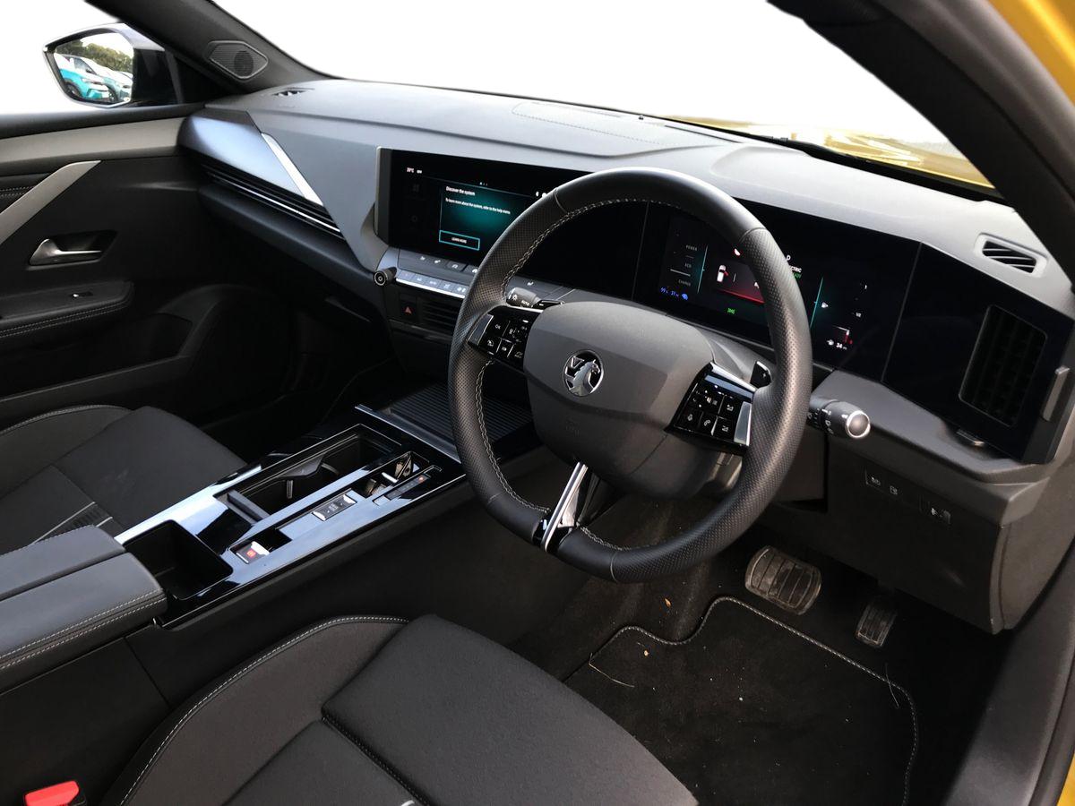 2026 Vauxhall Astra 1.6 Plug-in Hybrid 195 GS 5dr e-DCT7 - vehicle photo 3 for sale on PureCar