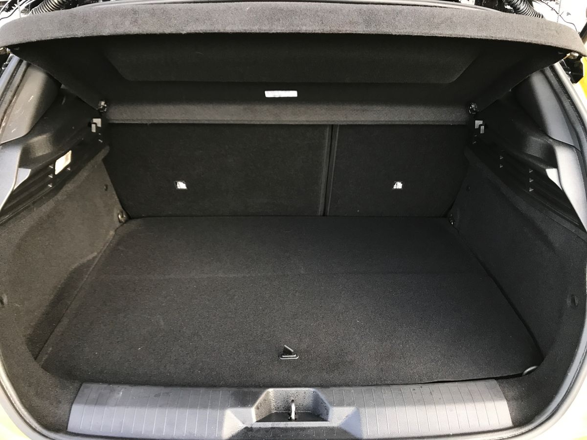 2026 Vauxhall Astra 1.6 Plug-in Hybrid 195 GS 5dr e-DCT7 - vehicle photo 8 for sale on PureCar