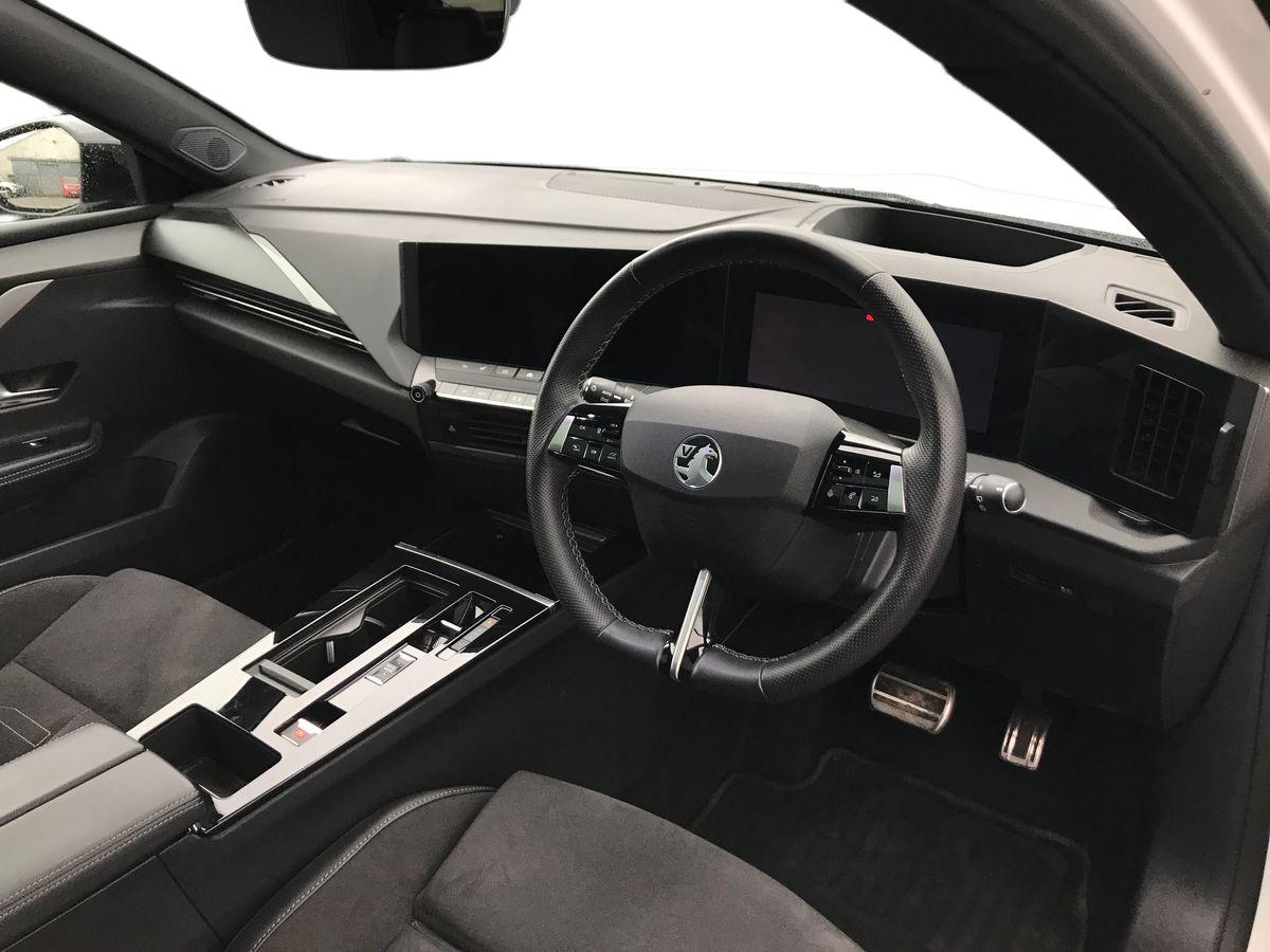2025 Vauxhall Astra 115kW Ultimate 54kWh 5dr Auto - vehicle photo 3 for sale on PureCar