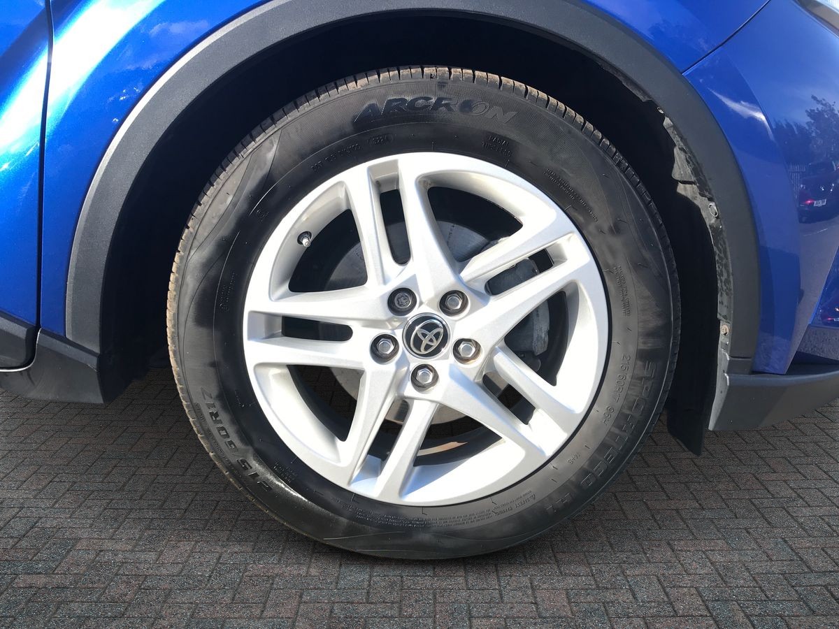 2022 Toyota C-HR 1.8 Hybrid Icon 5dr CVT - vehicle photo 12 for sale on PureCar