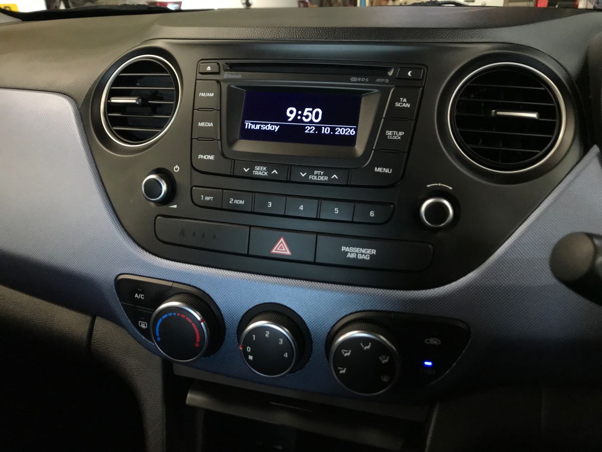2015 Hyundai i10 1.2 Premium 5dr Auto - vehicle photo 13 for sale on PureCar