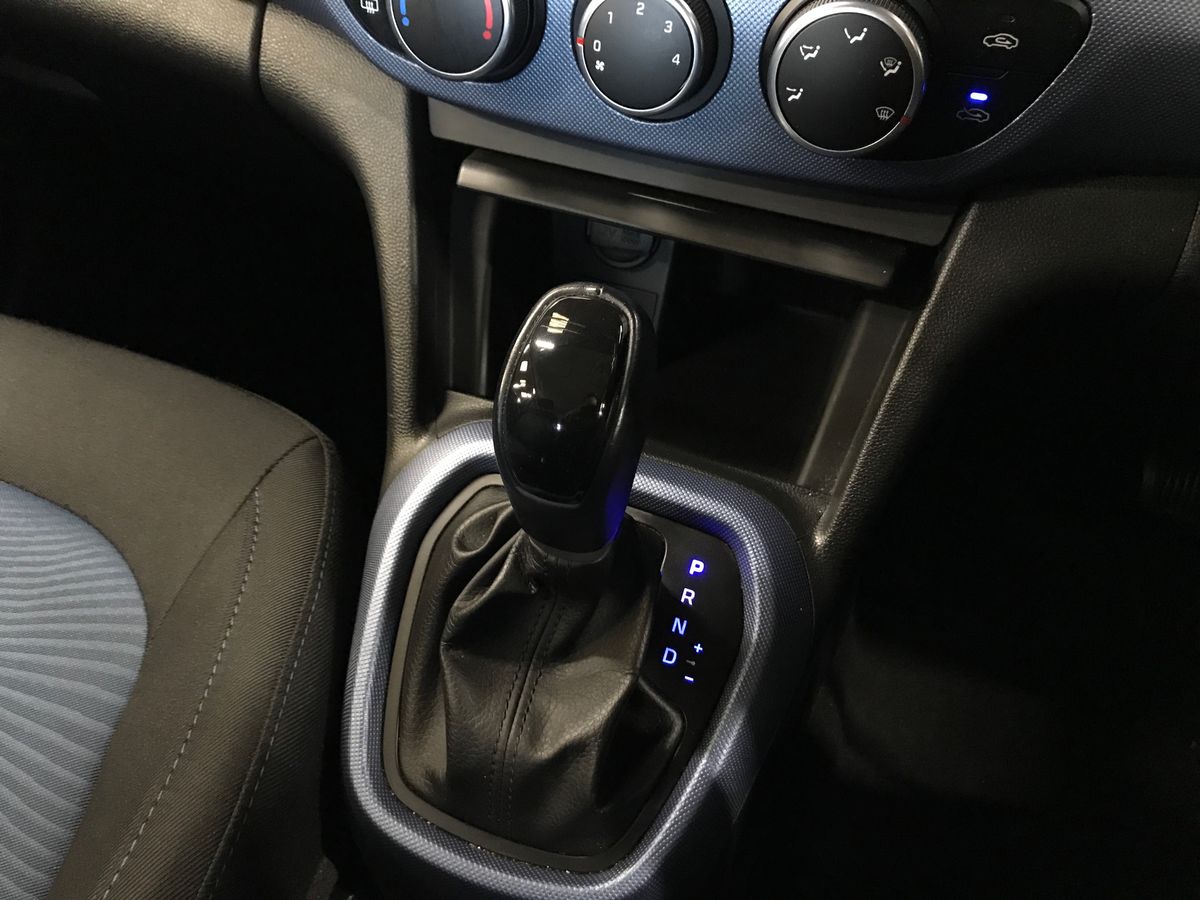 2015 Hyundai i10 1.2 Premium 5dr Auto - vehicle photo 19 for sale on PureCar