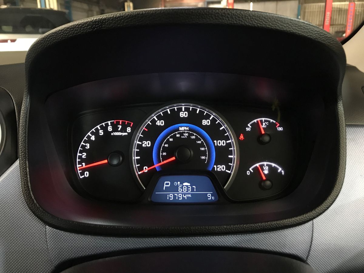 2015 Hyundai i10 1.2 Premium 5dr Auto - vehicle photo 20 for sale on PureCar
