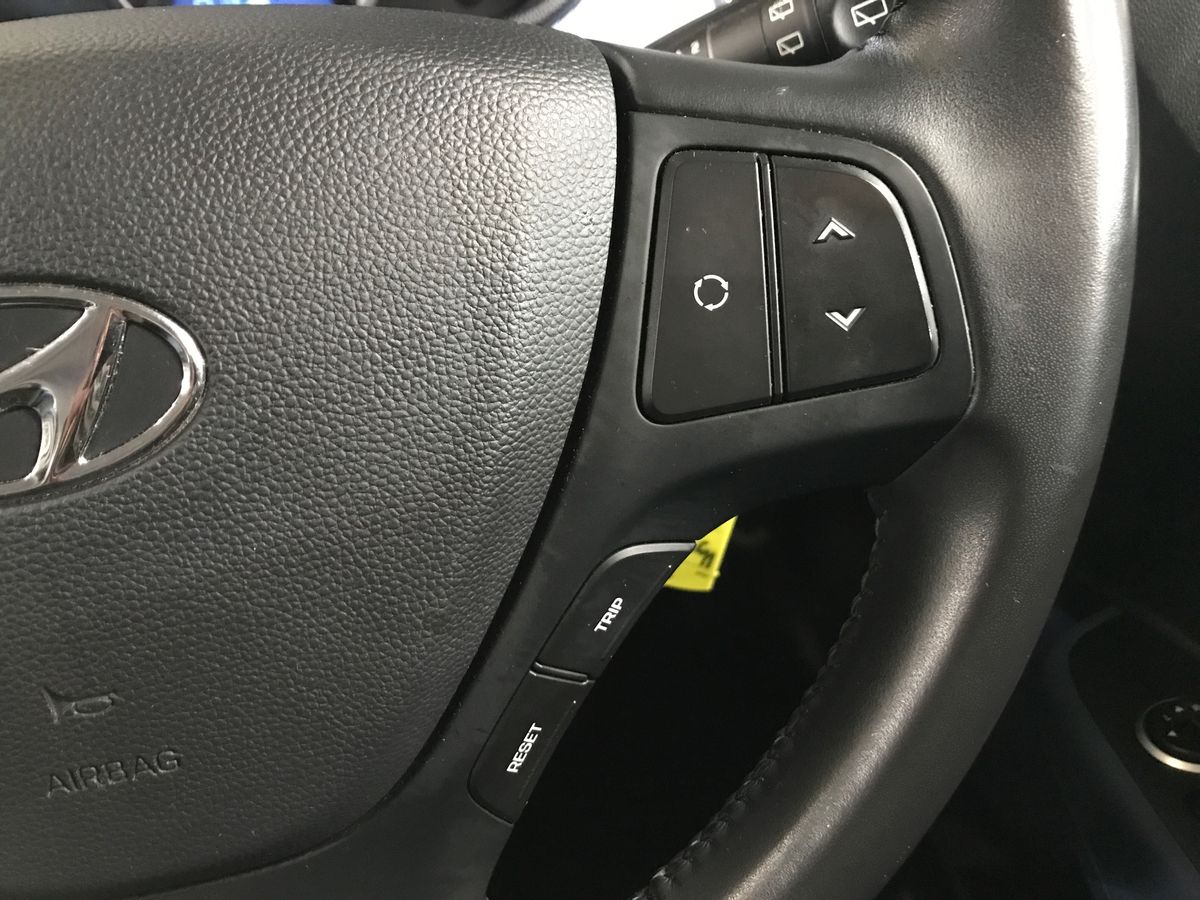 2015 Hyundai i10 1.2 Premium 5dr Auto - vehicle photo 22 for sale on PureCar