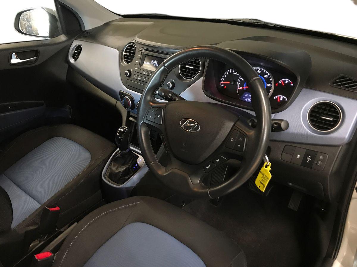 2015 Hyundai i10 1.2 Premium 5dr Auto - vehicle photo 3 for sale on PureCar