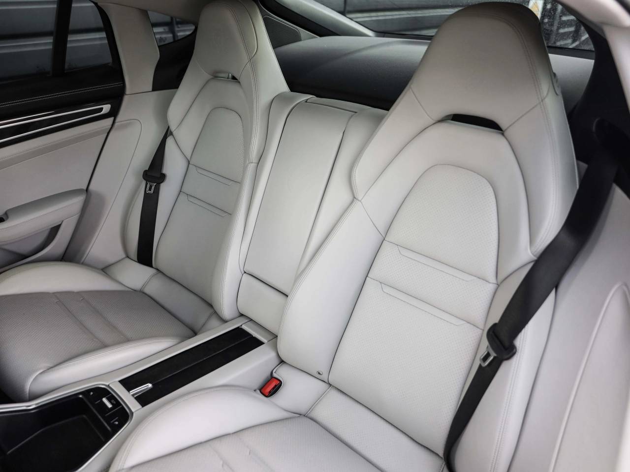 Panamera 4 E HYBRID image 16