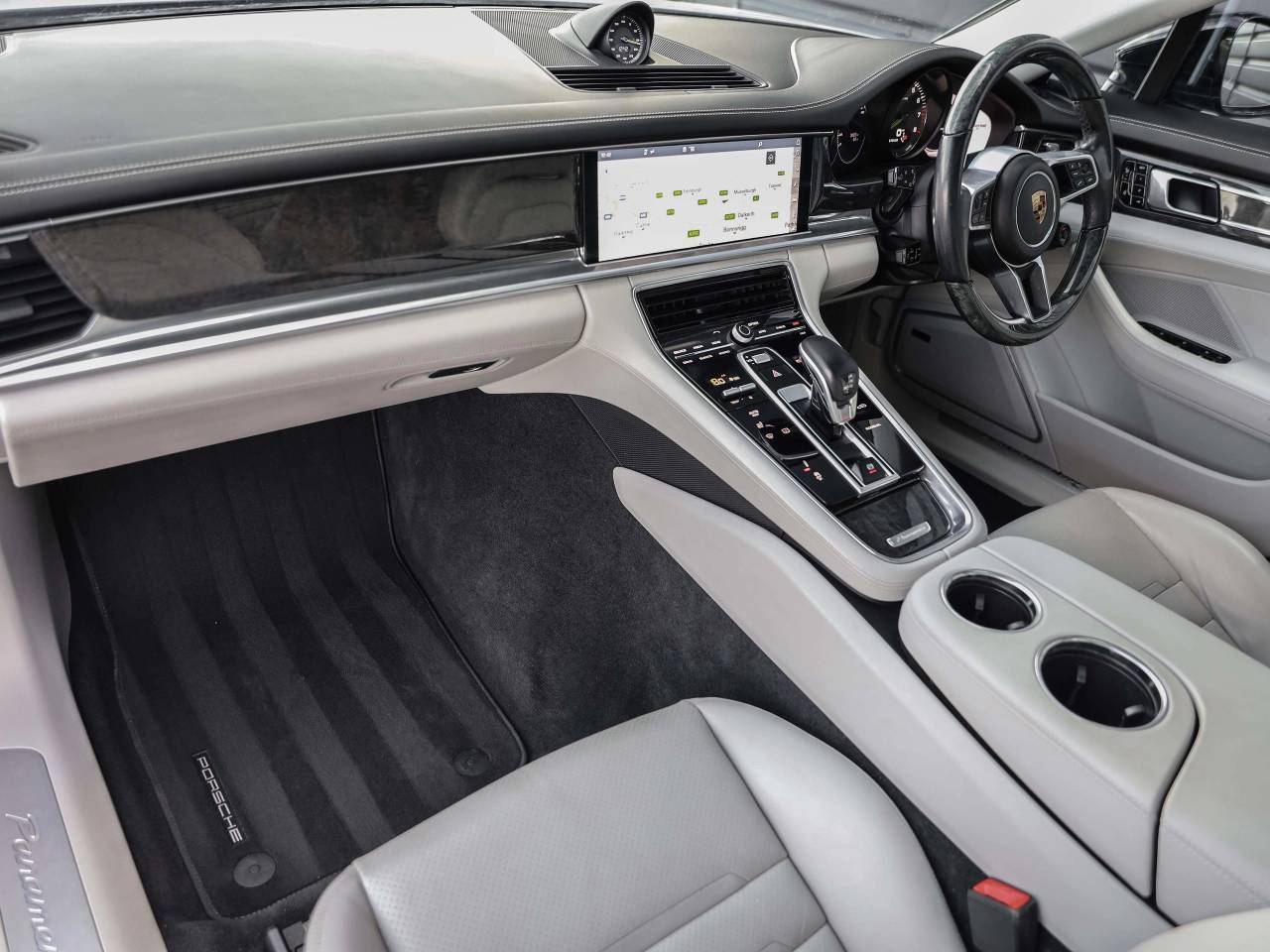 Panamera 4 E HYBRID image 04