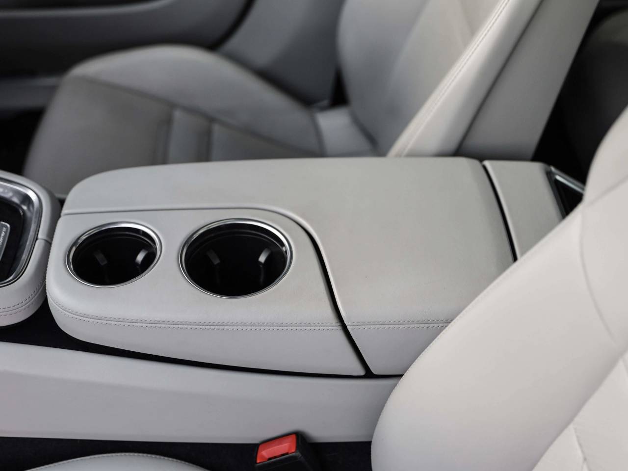 Panamera 4 E HYBRID image 33