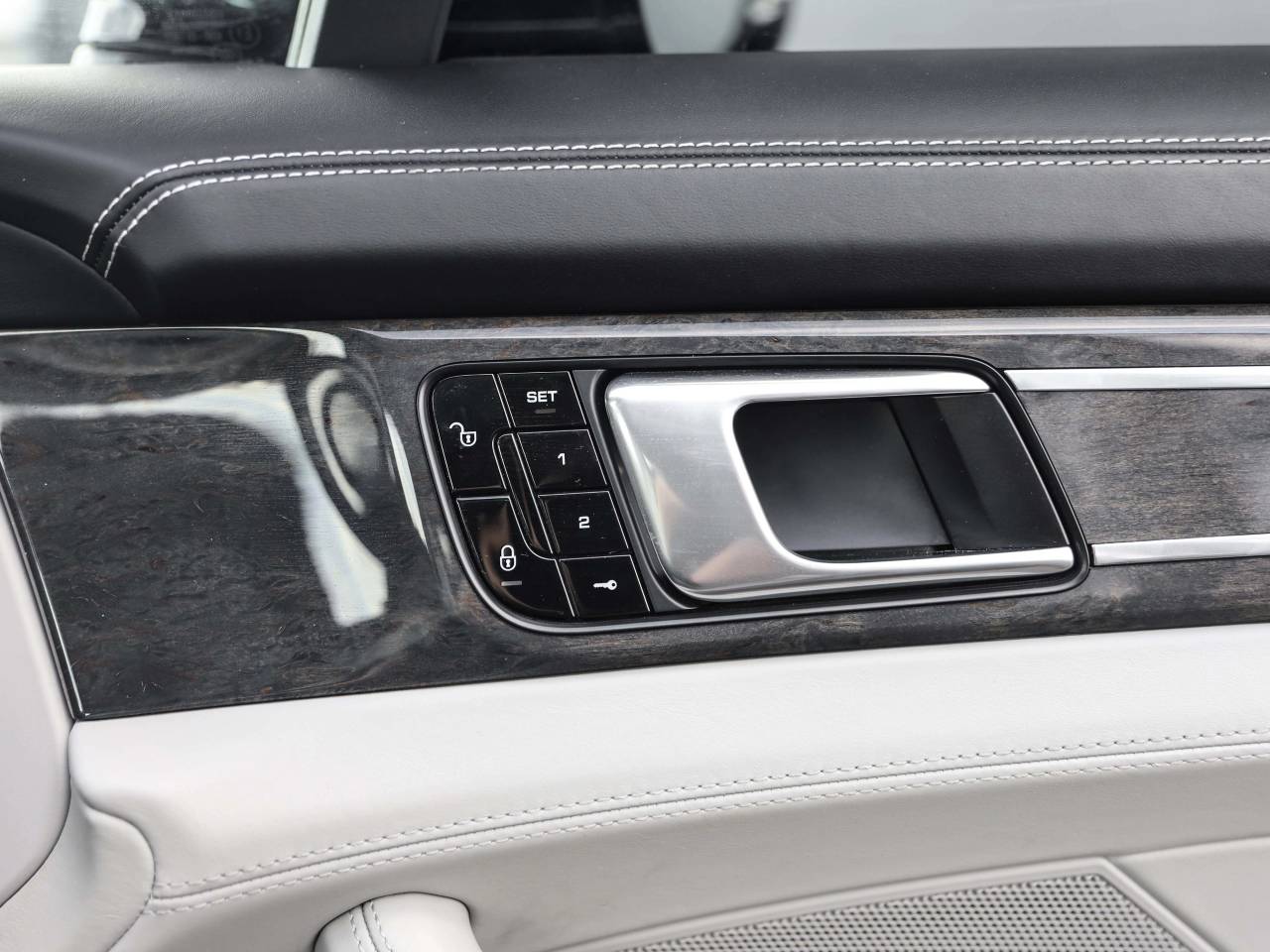 Panamera 4 E HYBRID image 31