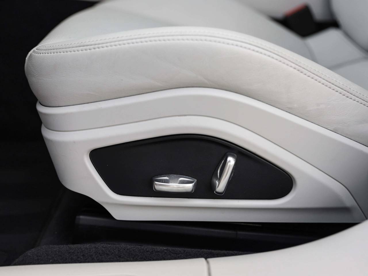 Panamera 4 E HYBRID image 38