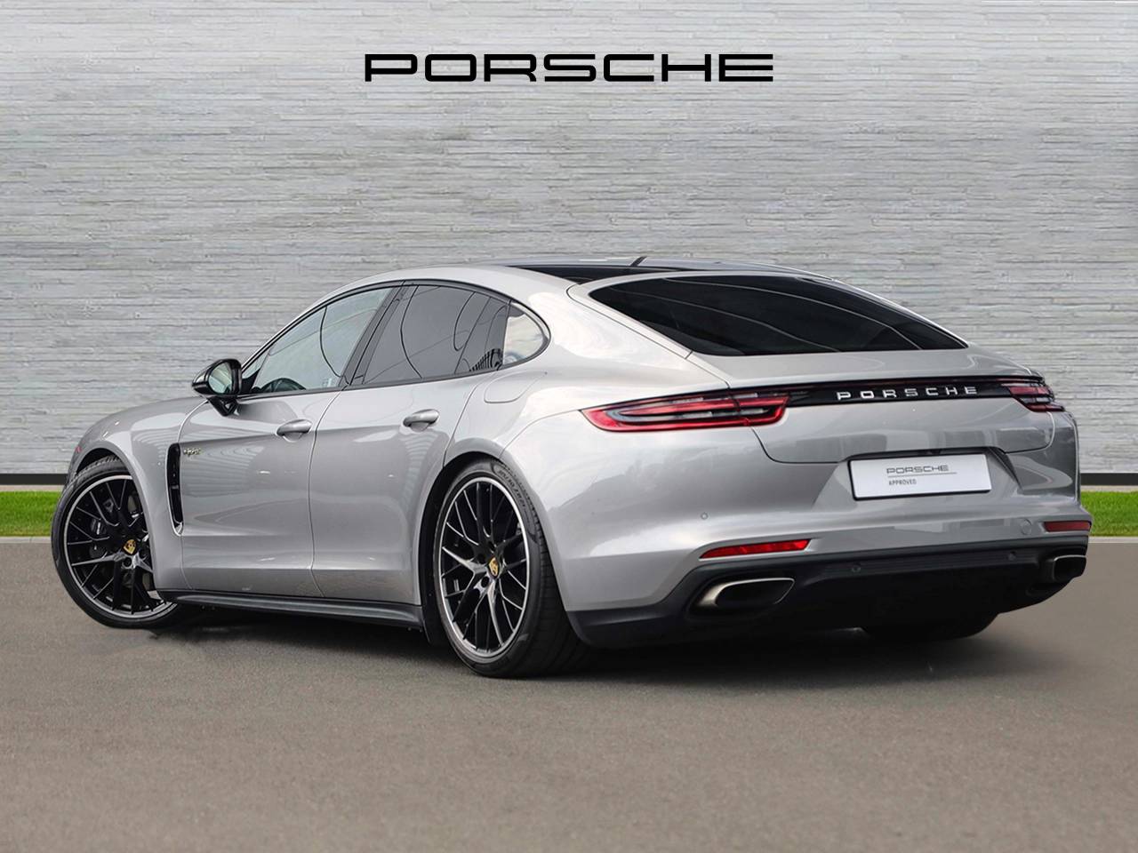 Panamera 4 E HYBRID image 02