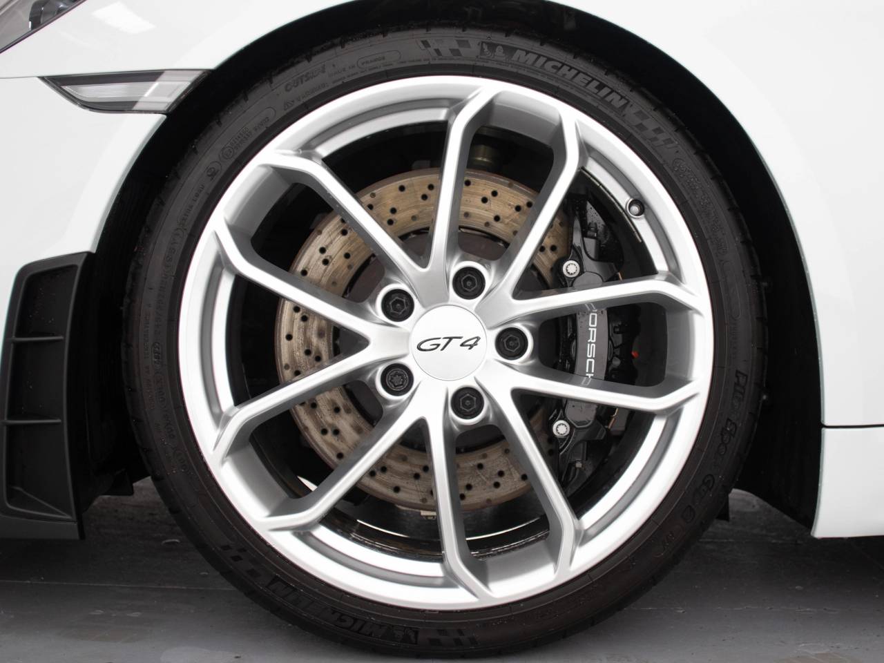 718 (982) CAYMAN GT4 image 04