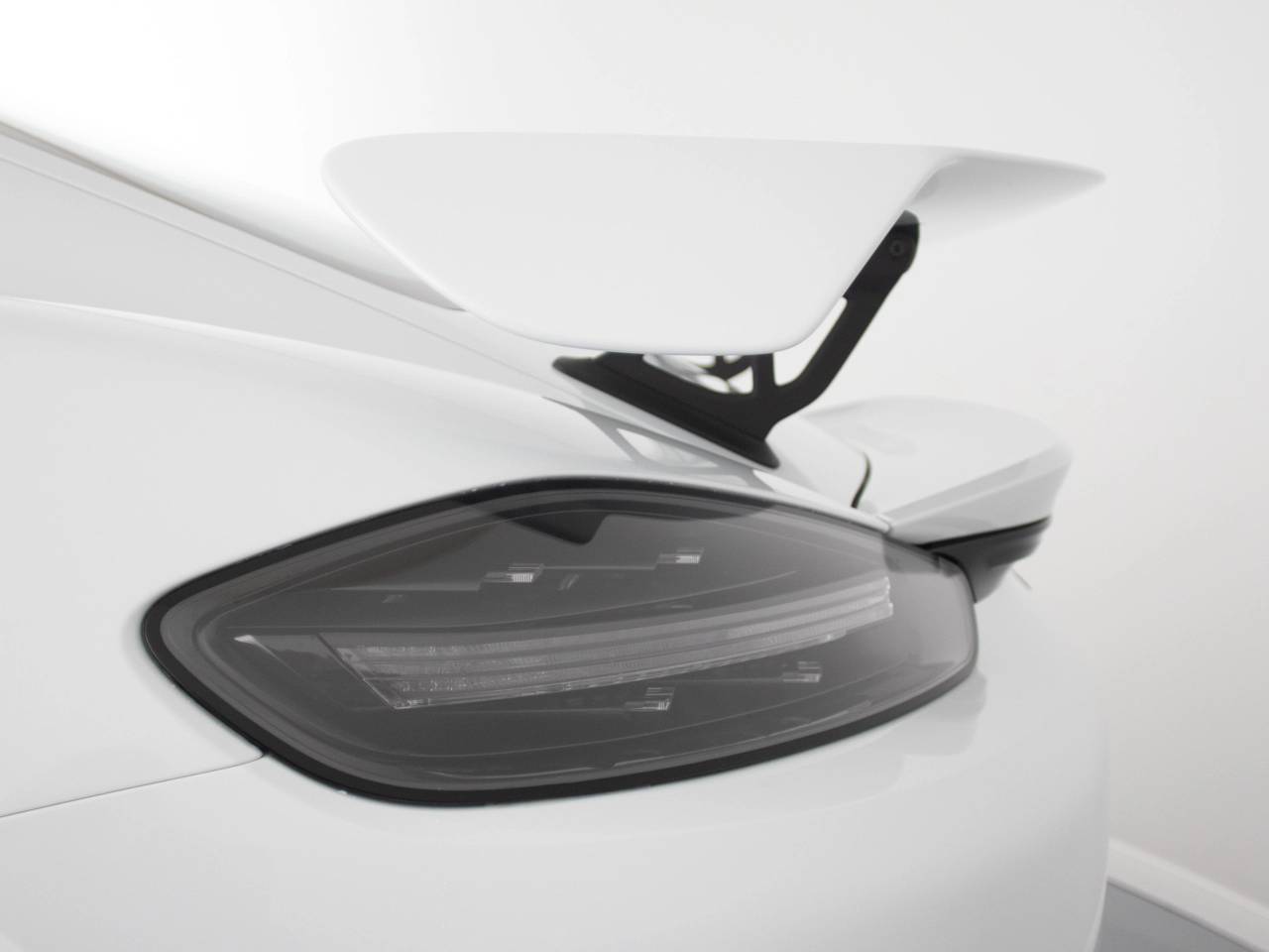 718 (982) CAYMAN GT4 image 32