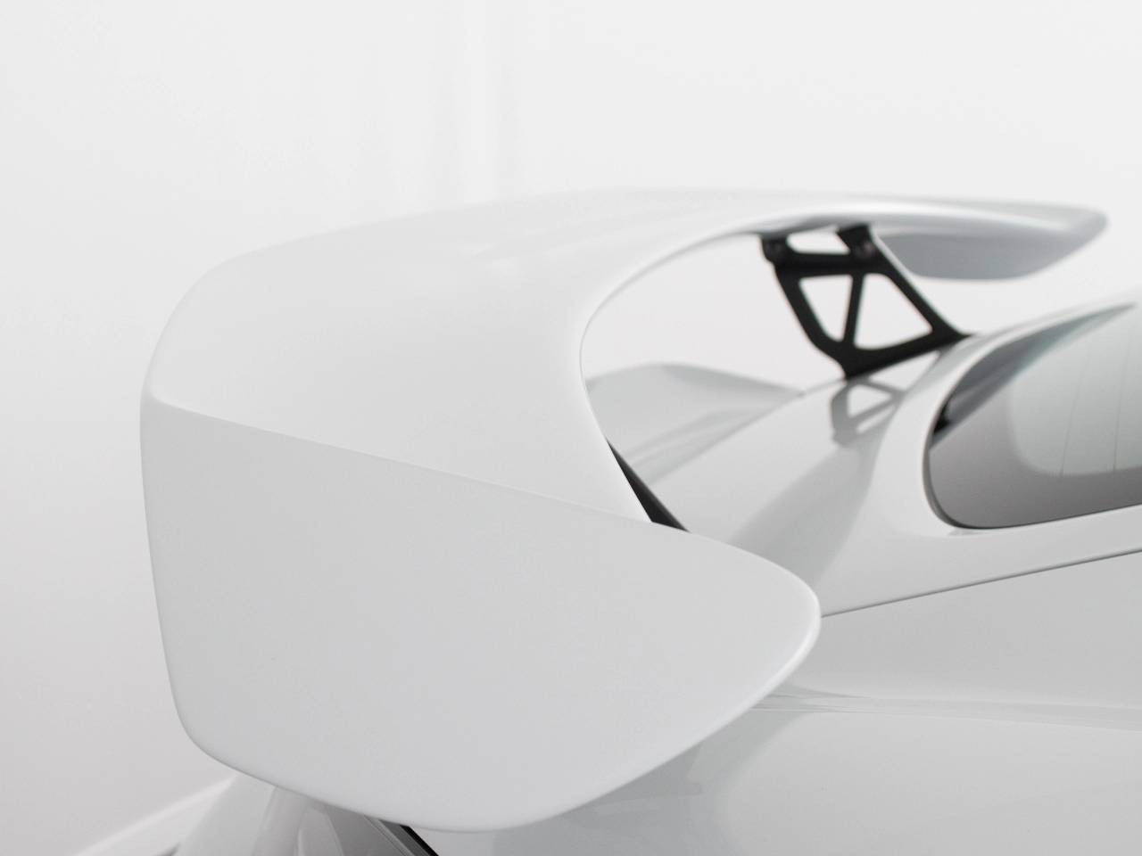 718 (982) CAYMAN GT4 image 24