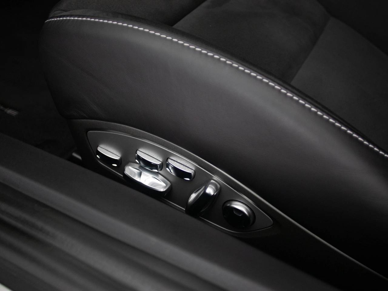 718 (982) CAYMAN GT4 image 77