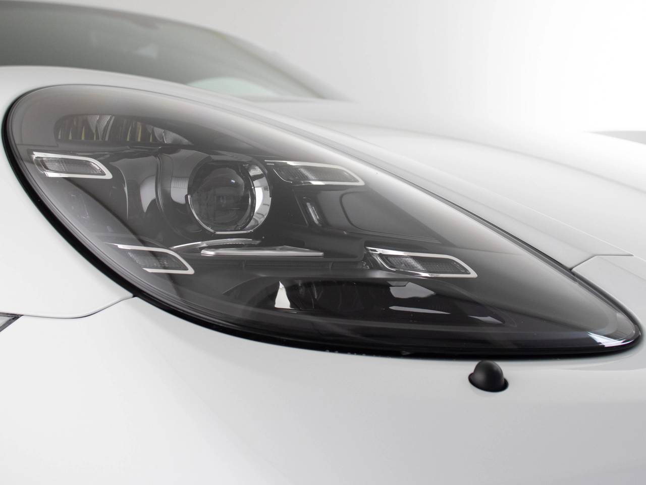 718 (982) CAYMAN GT4 image 21