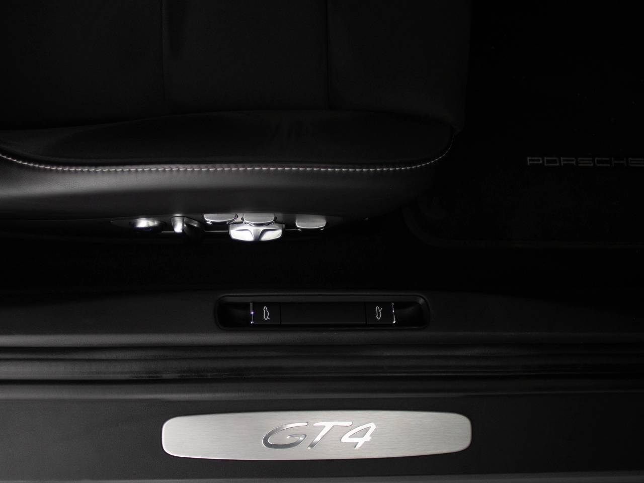 718 (982) CAYMAN GT4 image 10