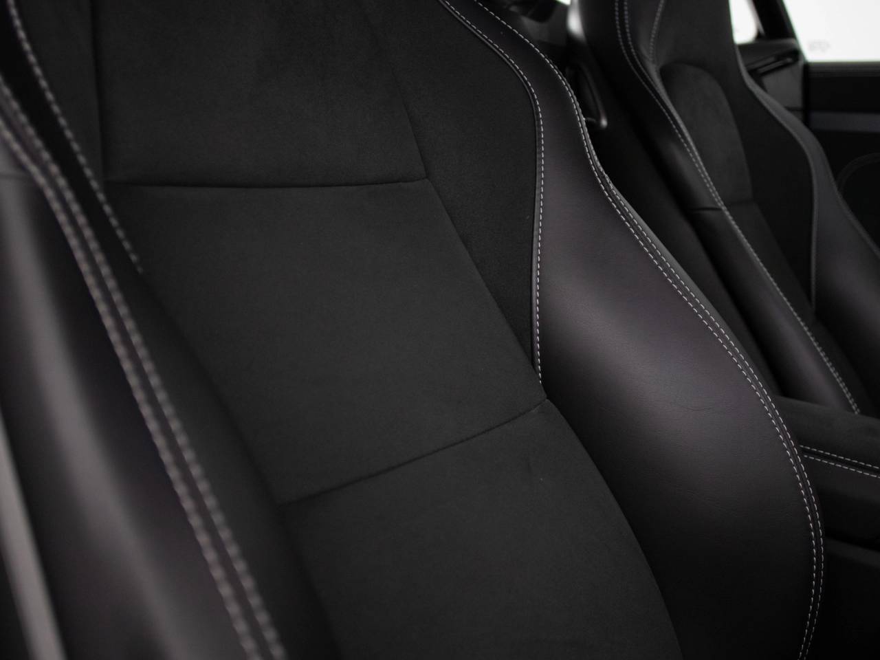 718 (982) CAYMAN GT4 image 61