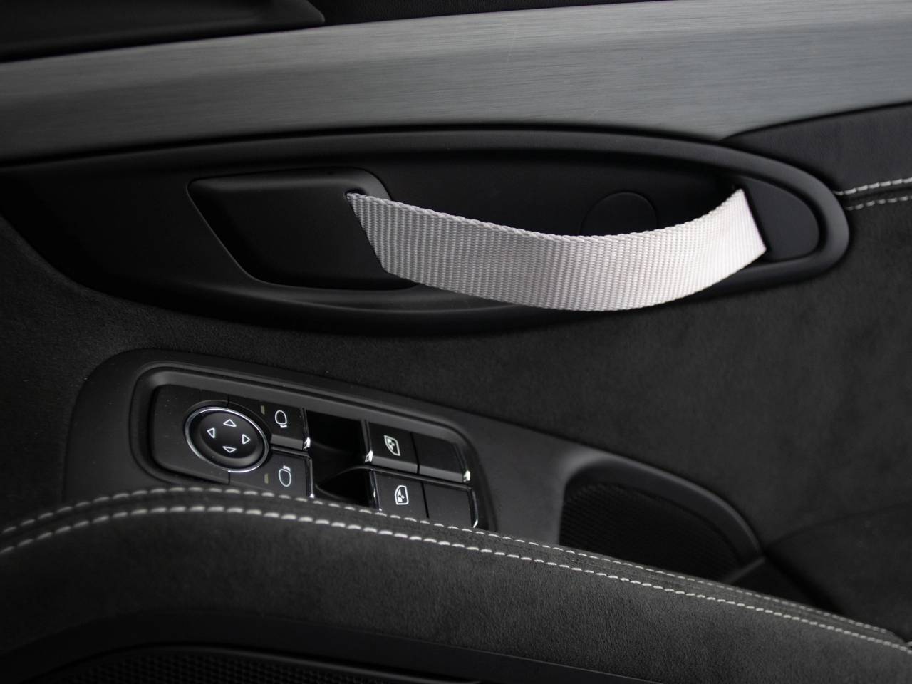 718 (982) CAYMAN GT4 image 43