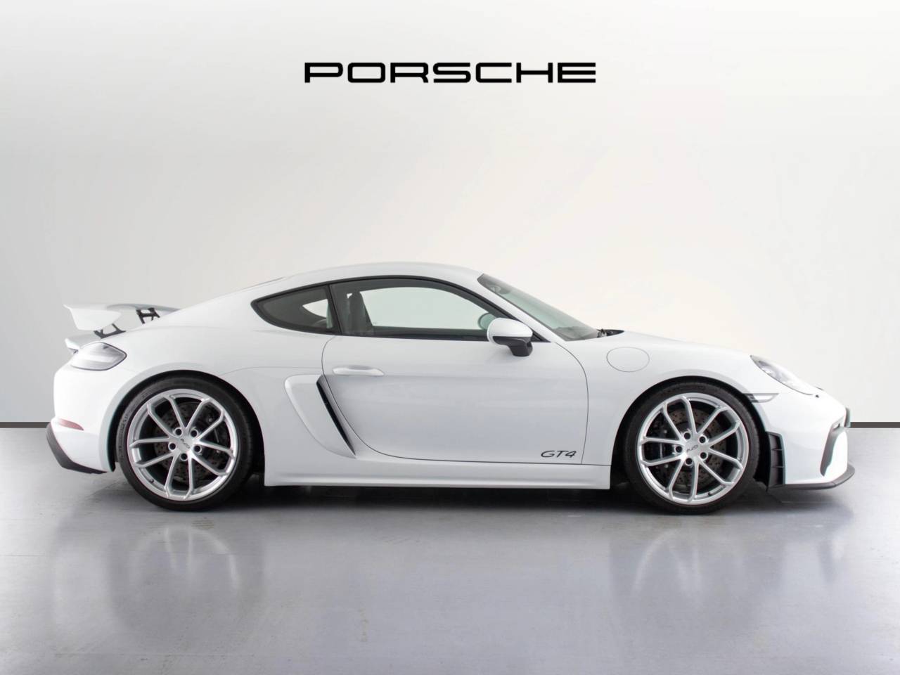 718 (982) CAYMAN GT4 image 02
