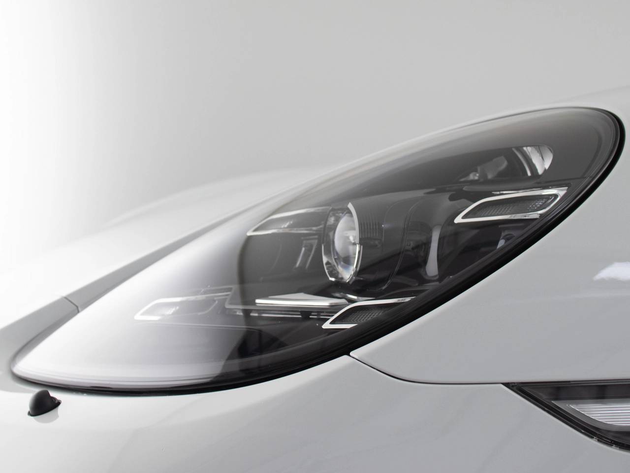 718 (982) CAYMAN GT4 image 18