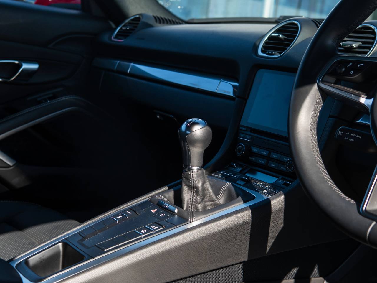718 (982) CAYMAN STYLE EDITION image 05