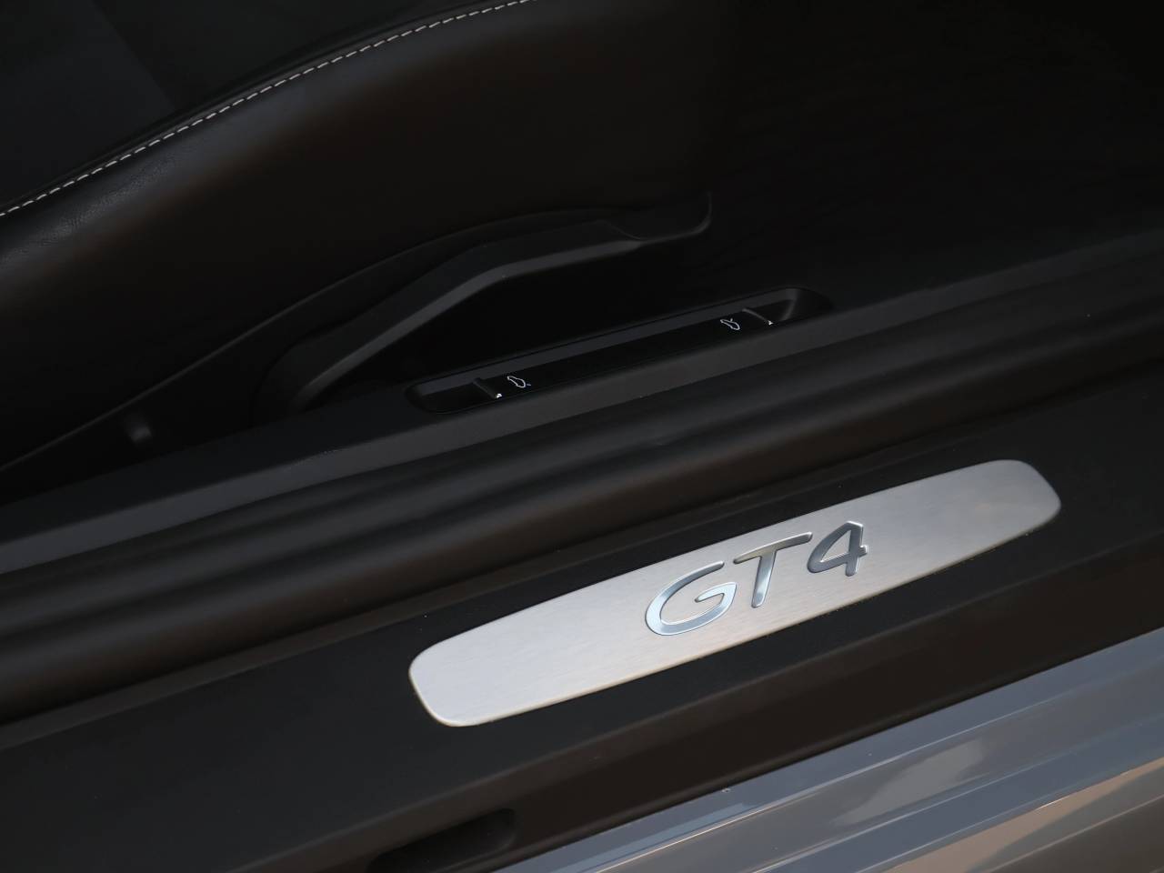 718 (982) CAYMAN GT4 PDK (9) image 30