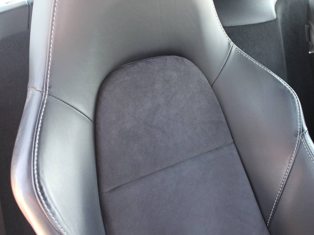 Cayman (981) GT4 (4) image 23