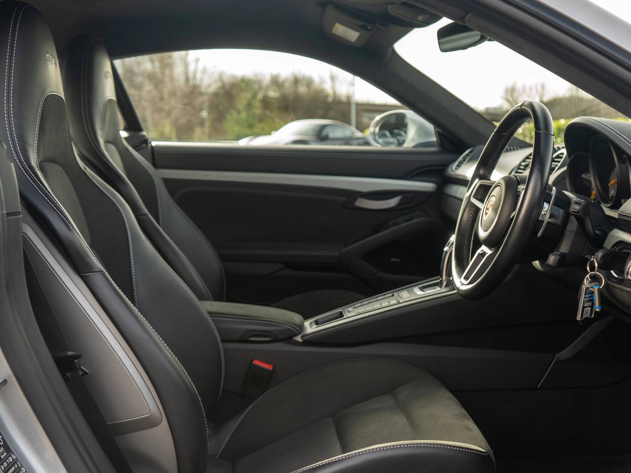 718 (982) CAYMAN GT4 (12) image 05