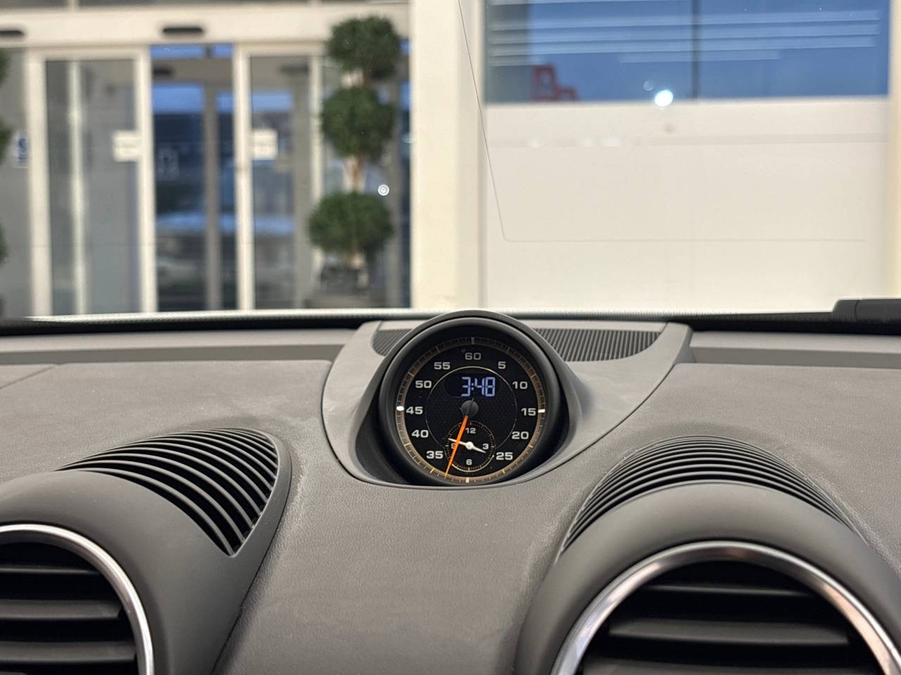 718 (982) CAYMAN GT4 image 32