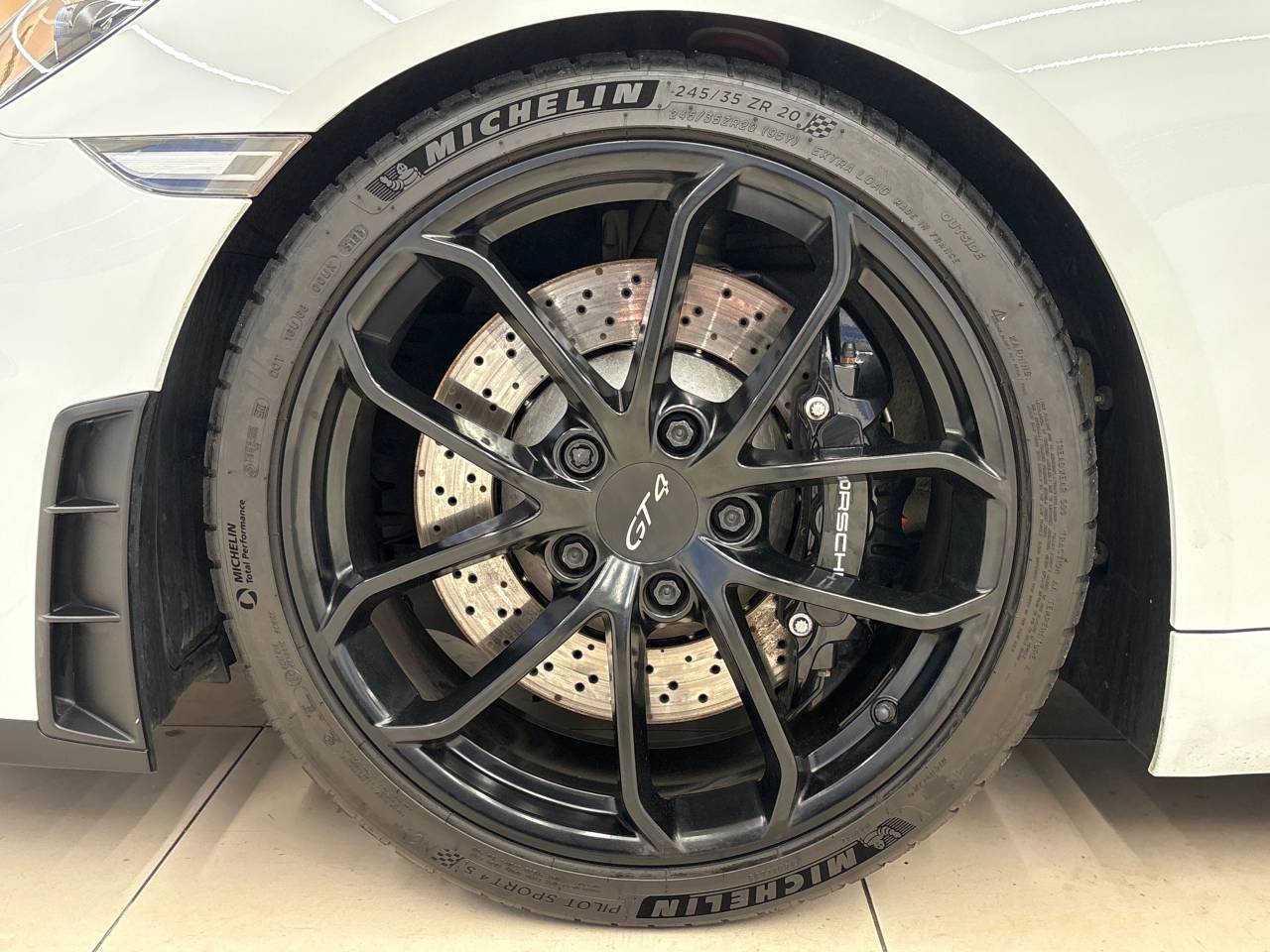 718 (982) CAYMAN GT4 image 22