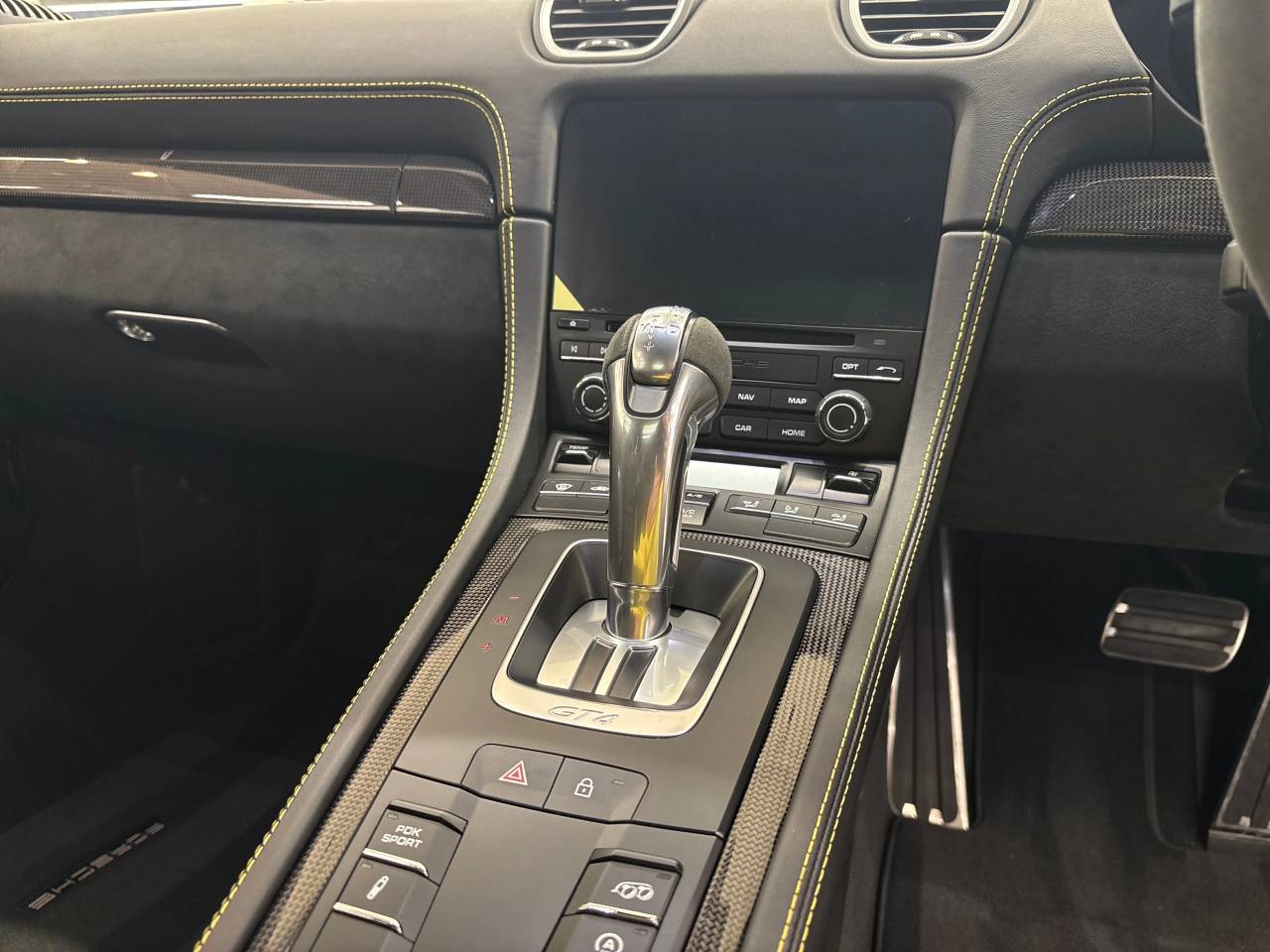 718 (982) CAYMAN GT4 image 28