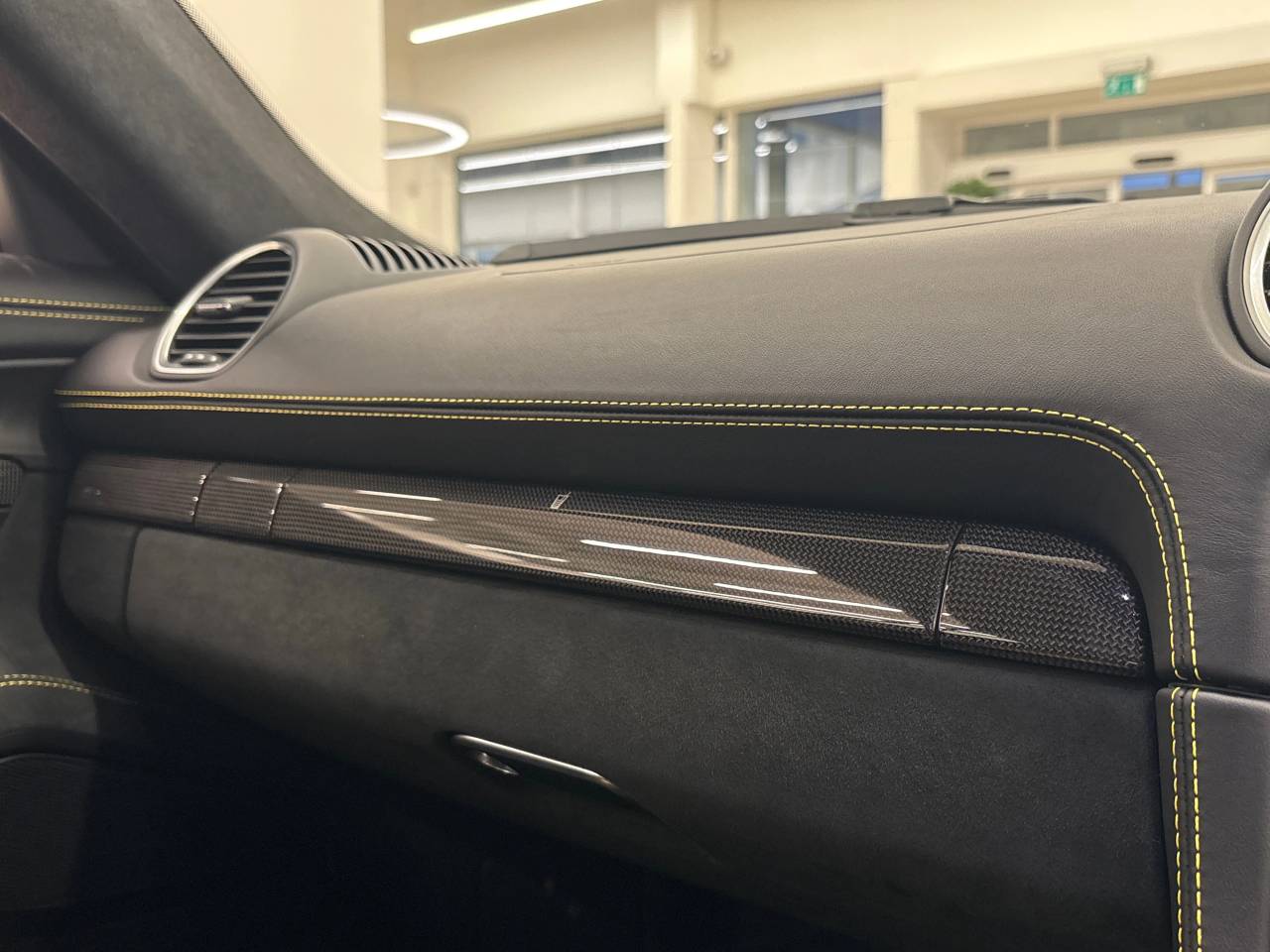 718 (982) CAYMAN GT4 image 44