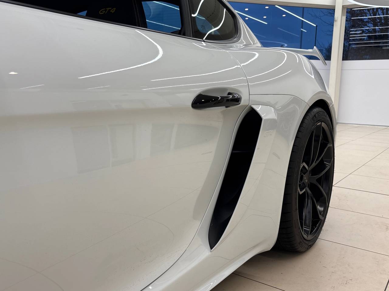 718 (982) CAYMAN GT4 image 14