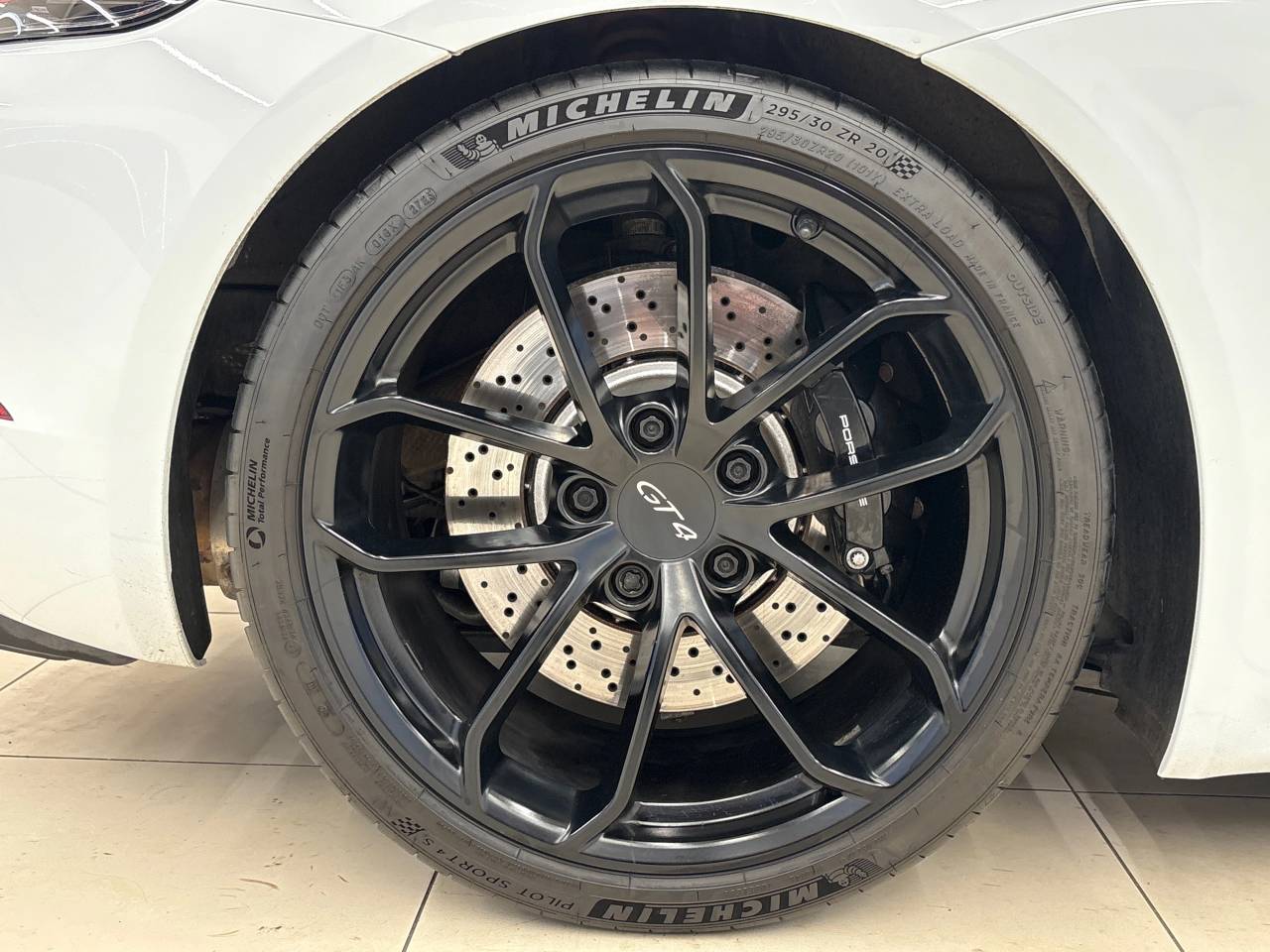 718 (982) CAYMAN GT4 image 20