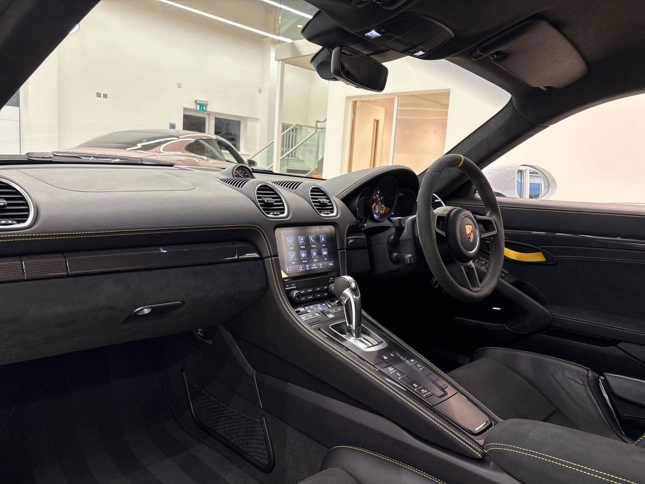 718 (982) CAYMAN GT4 image 24