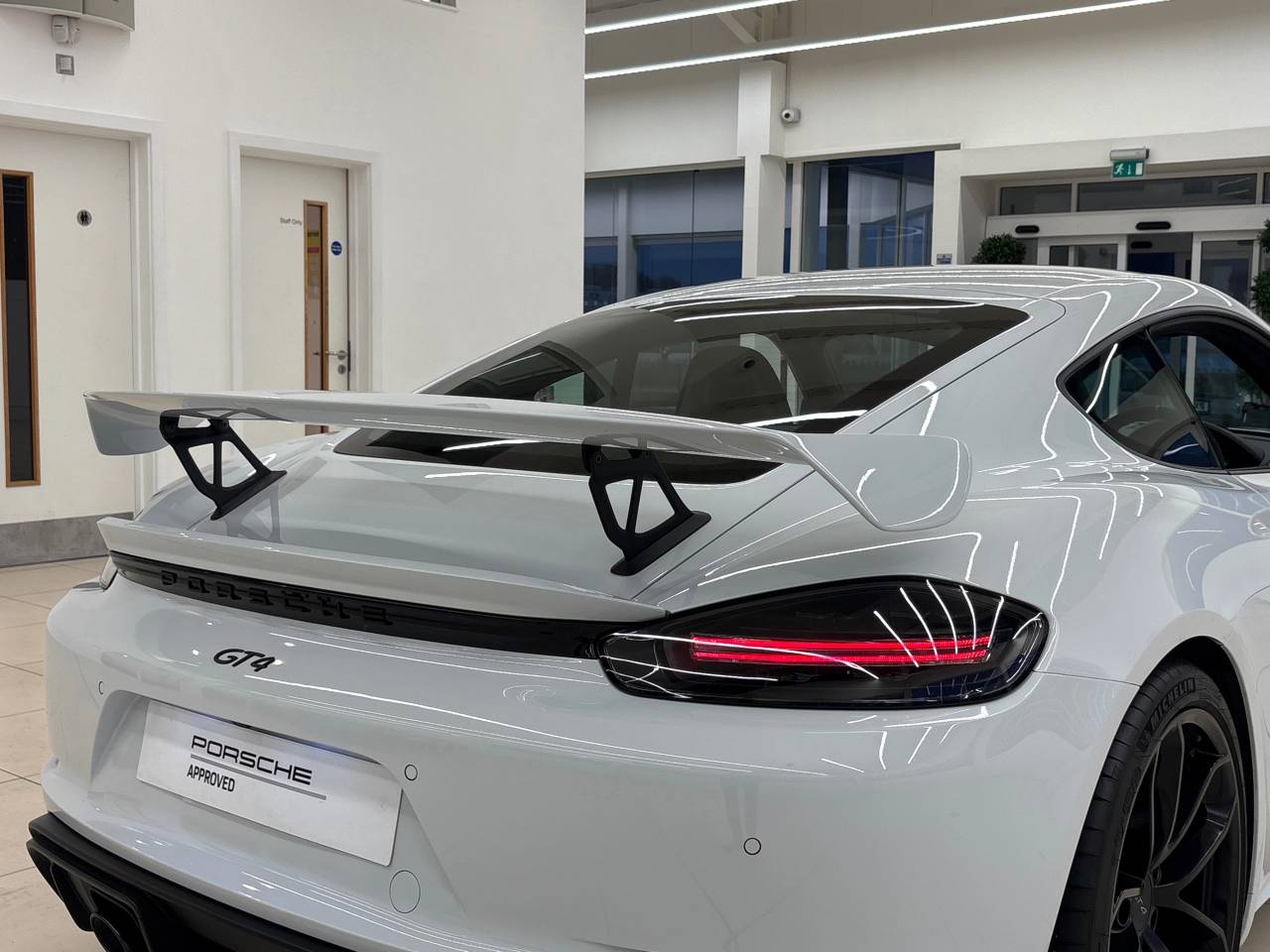 718 (982) CAYMAN GT4 image 18