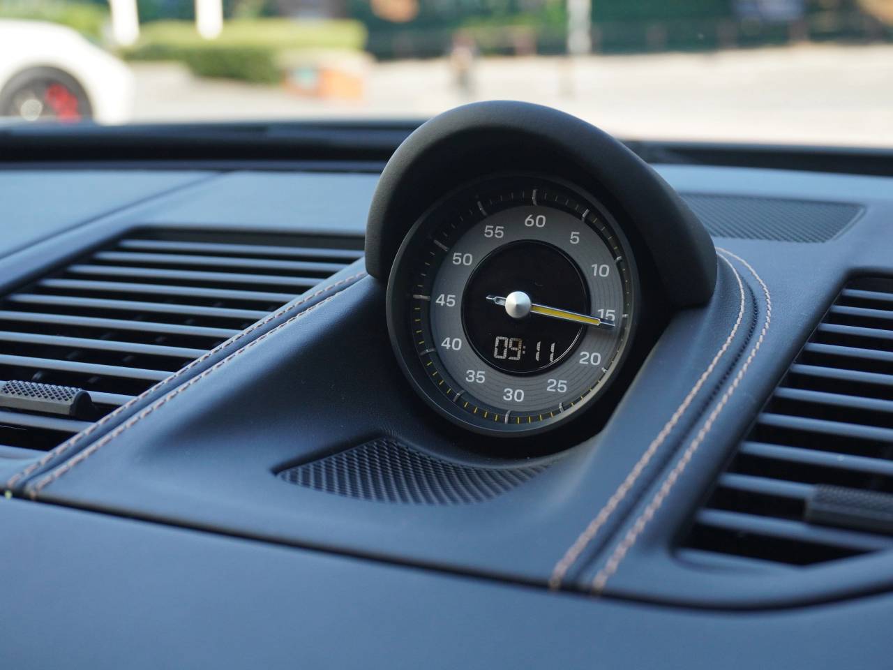 911 (992) GT3 TOURING PDK (6) image 41