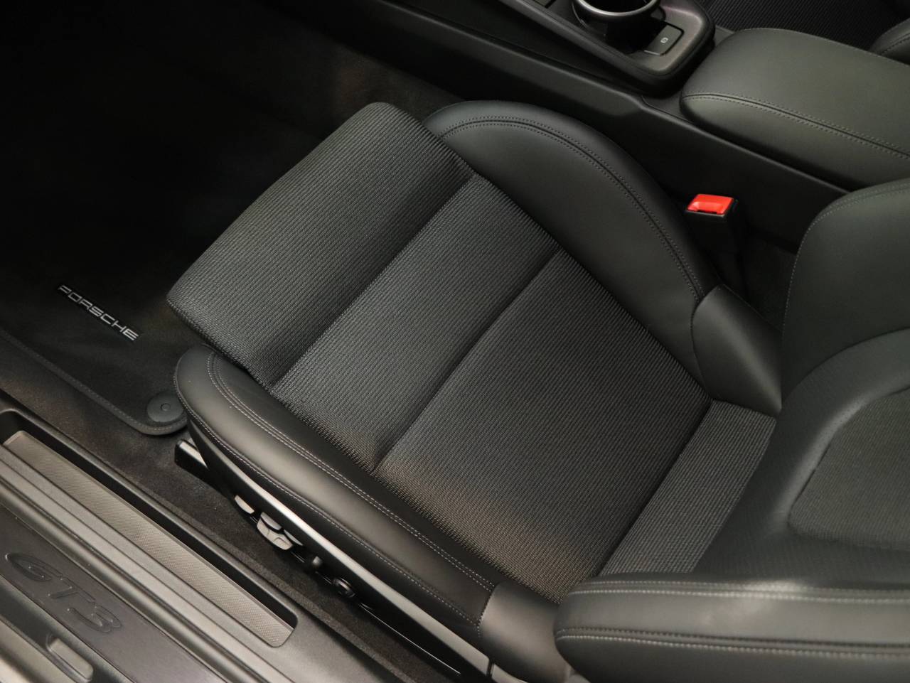911 (992) GT3 TOURING PDK (6) image 26