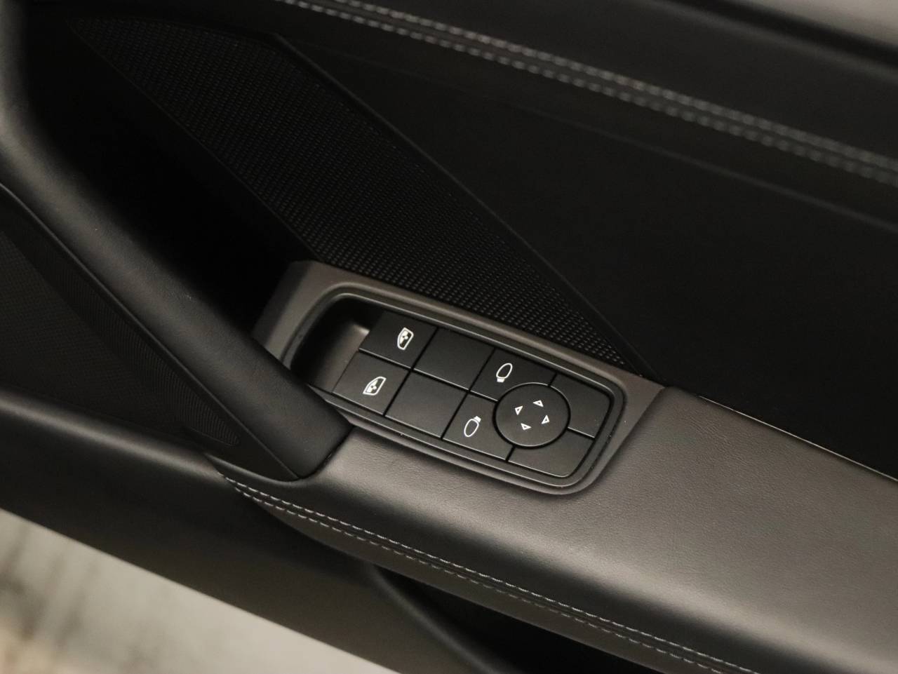 911 (992) GT3 TOURING PDK (6) image 30