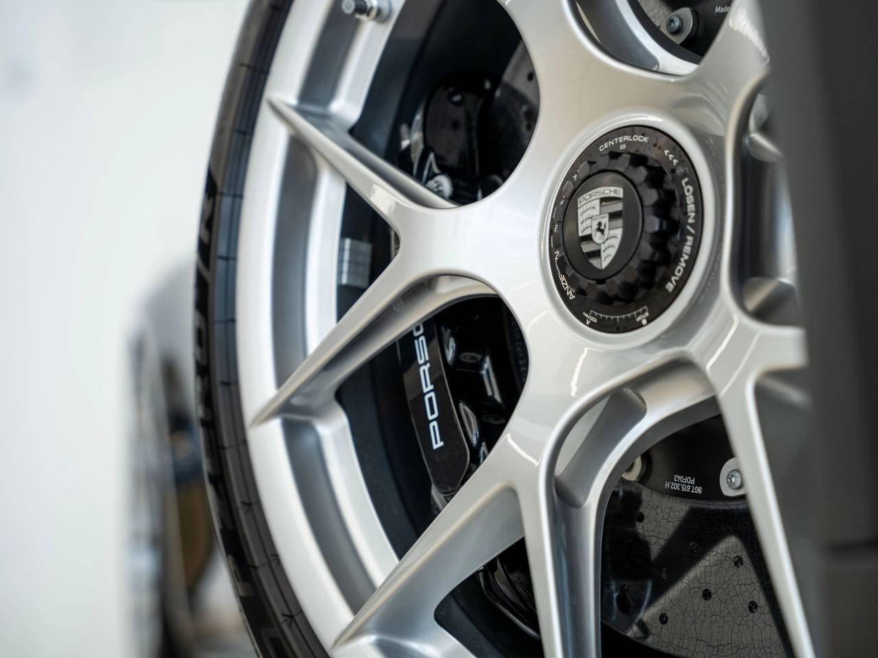 911 (992) GT3 TOURING image 46