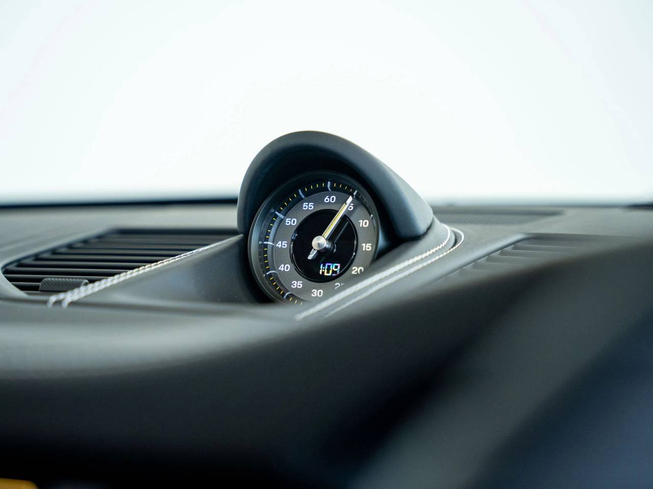 911 (992) GT3 TOURING image 37