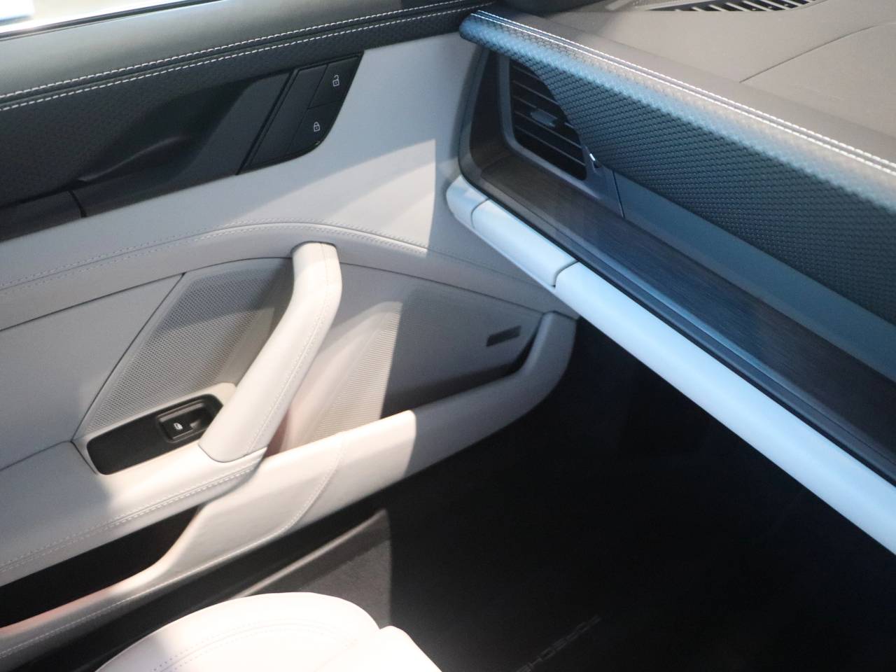 911 (992) GT3 TOURING (3) image 31