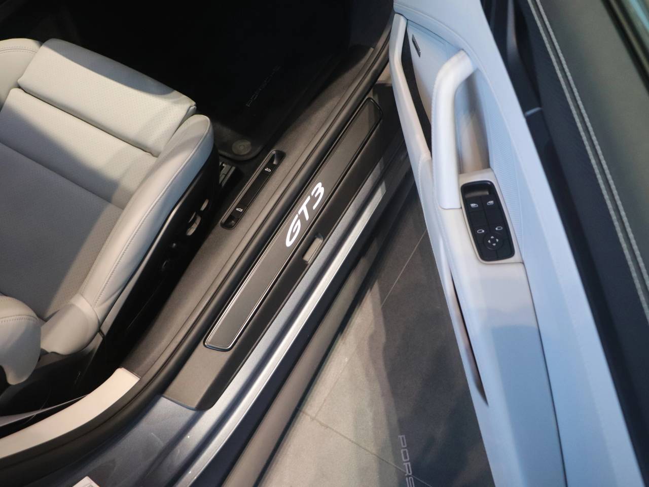 911 (992) GT3 TOURING (3) image 18