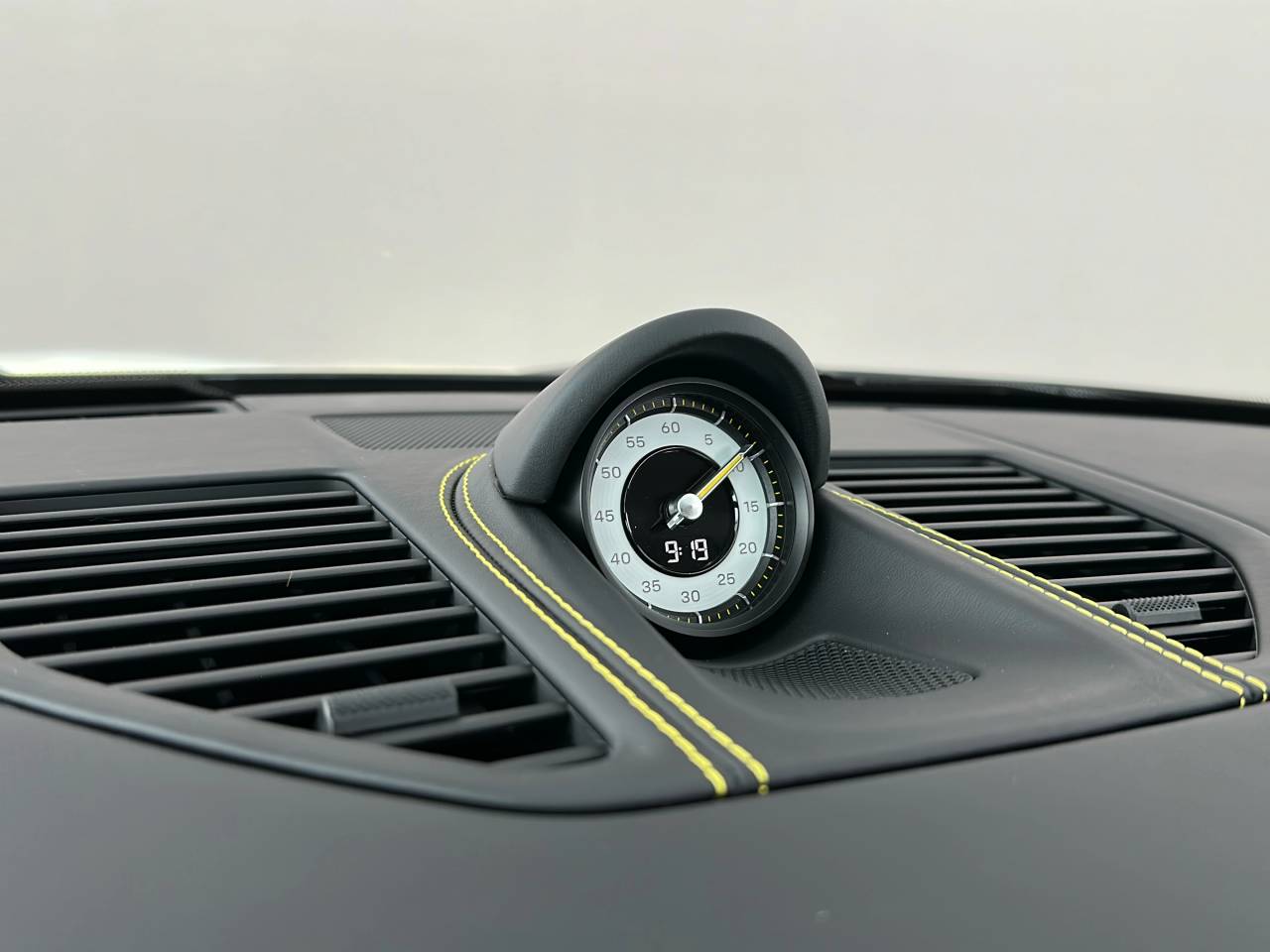 911 (992) GT3 TOURING PDK (13) image 17