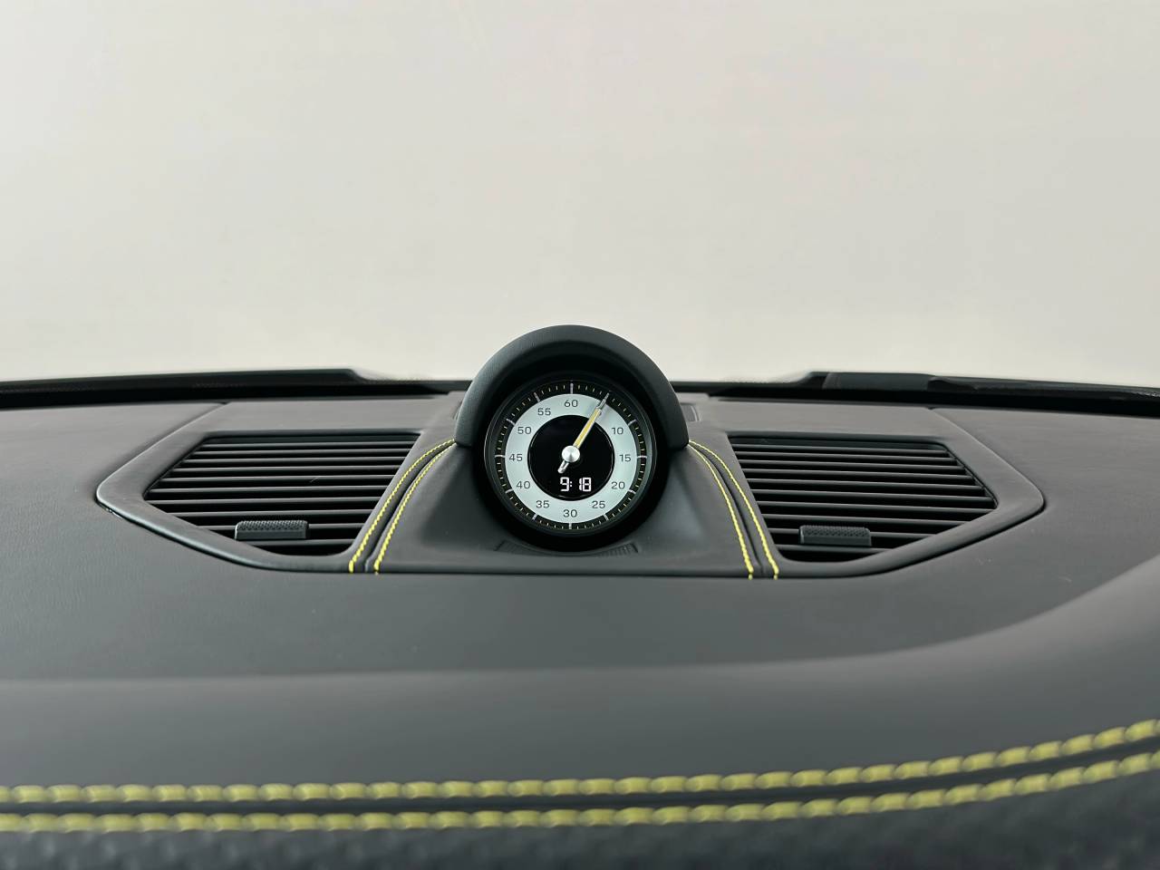 911 (992) GT3 TOURING PDK (13) image 04